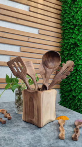 جا قاشقی با ملاقه، چنگال، قاشق، کفگیر و کفگیر سوراخدار ساخته شده از چوب گردو