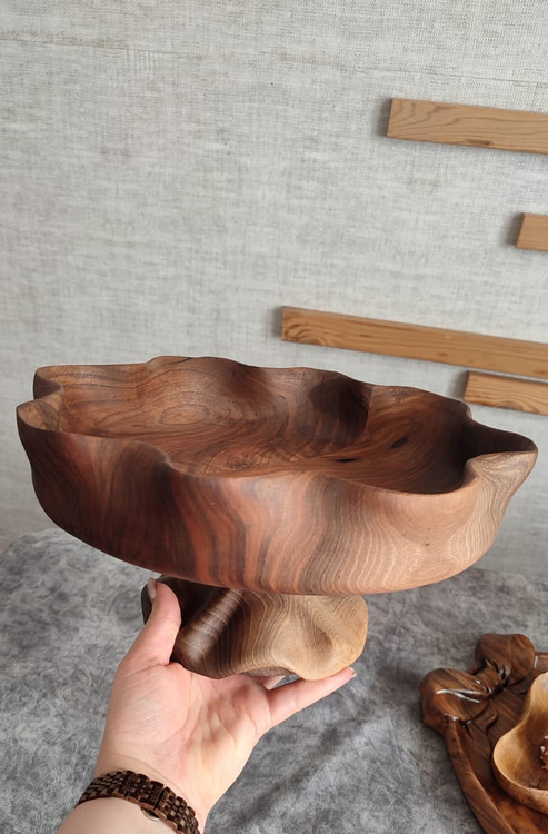 میوه خوری پایه دار گروه تولیدی خانه چوبی ساخته شده از چوب گردو درجه یک آغشته شده به روغن گیاهی مخصوص ظروف غذایی با قابلیت شستشو با مواد شوینده